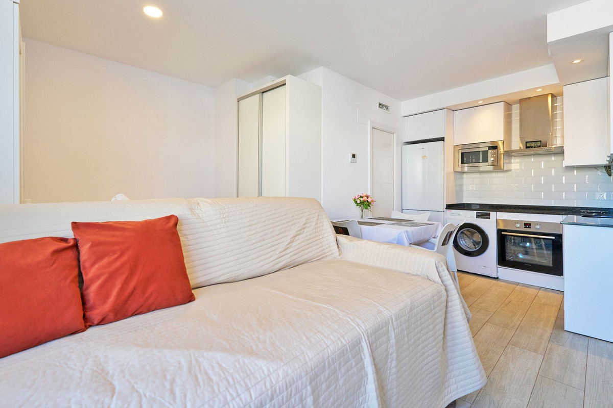 c25cb5c4000c9edc74f4b1583b5f9831 - 15