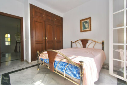 c3e10fc7bc9cf5cf1f8022d8e4e65b0b - 40