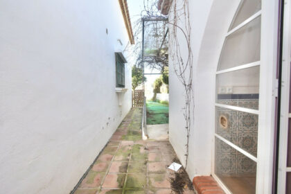 c3e10fc7bc9cf5cf1f8022d8e4e65b0b - 51