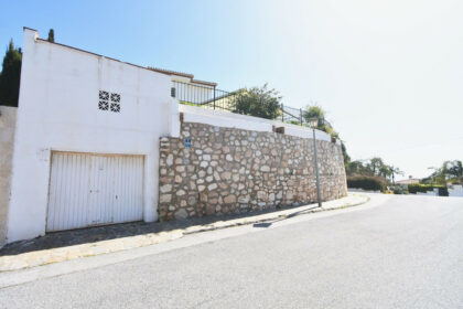 c3e10fc7bc9cf5cf1f8022d8e4e65b0b - 53