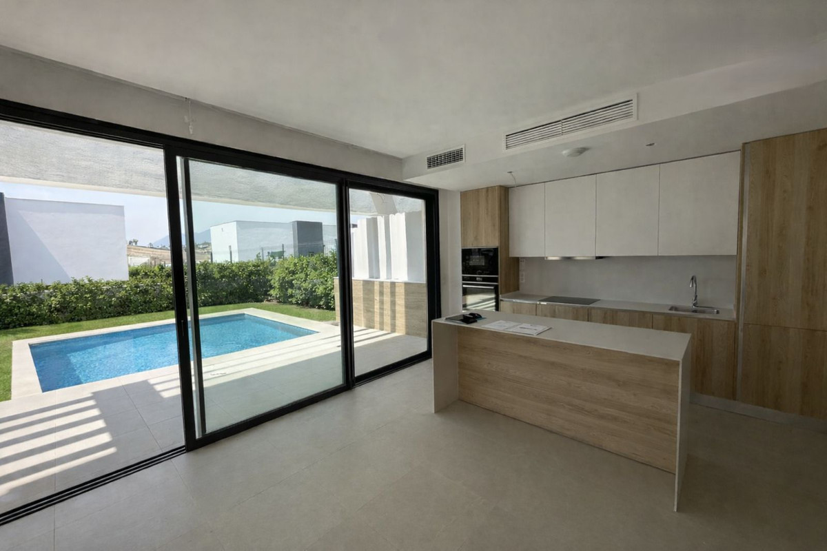 c50728d091d76f64159ce9bde9323e24 - 1