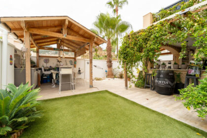 c51bd8e7f12550af754fe8f804443cd2 - 1