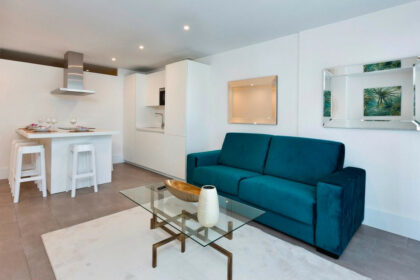 c6b175fa8eaa456cf03aee08aff17c0a - 17