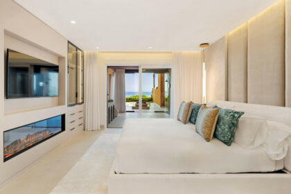 c6cc14bc4e069811200423fbe79f45e3 - 19