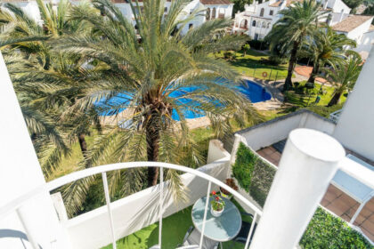 c93f61b4d73da71aa2bc9ee526ee4e8f - 14