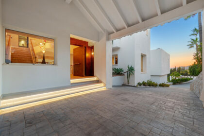 cb4928ff84d74fc344276f4dc5983b15 - 52