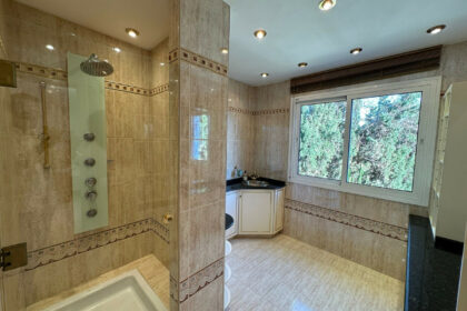 cbe635c0ee89adeb8a2a565fa5c15a36 - 32