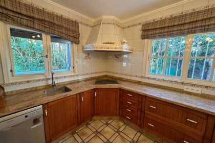 cbe635c0ee89adeb8a2a565fa5c15a36 - 9