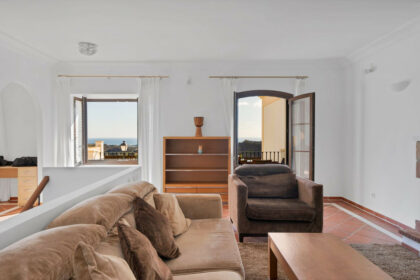 cc10206f791d62621a07bf7cfa75ea24 - 25