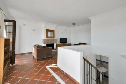 cc10206f791d62621a07bf7cfa75ea24 - 33