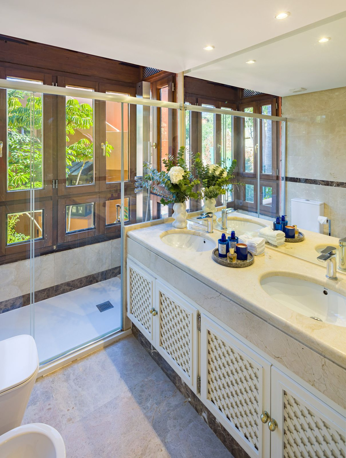 d2a62a2acfa333be9118e7849f210bce - 12