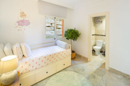 d2a62a2acfa333be9118e7849f210bce - 9