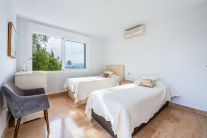 d30482e77202f8a96da6ab25b342265f - 24