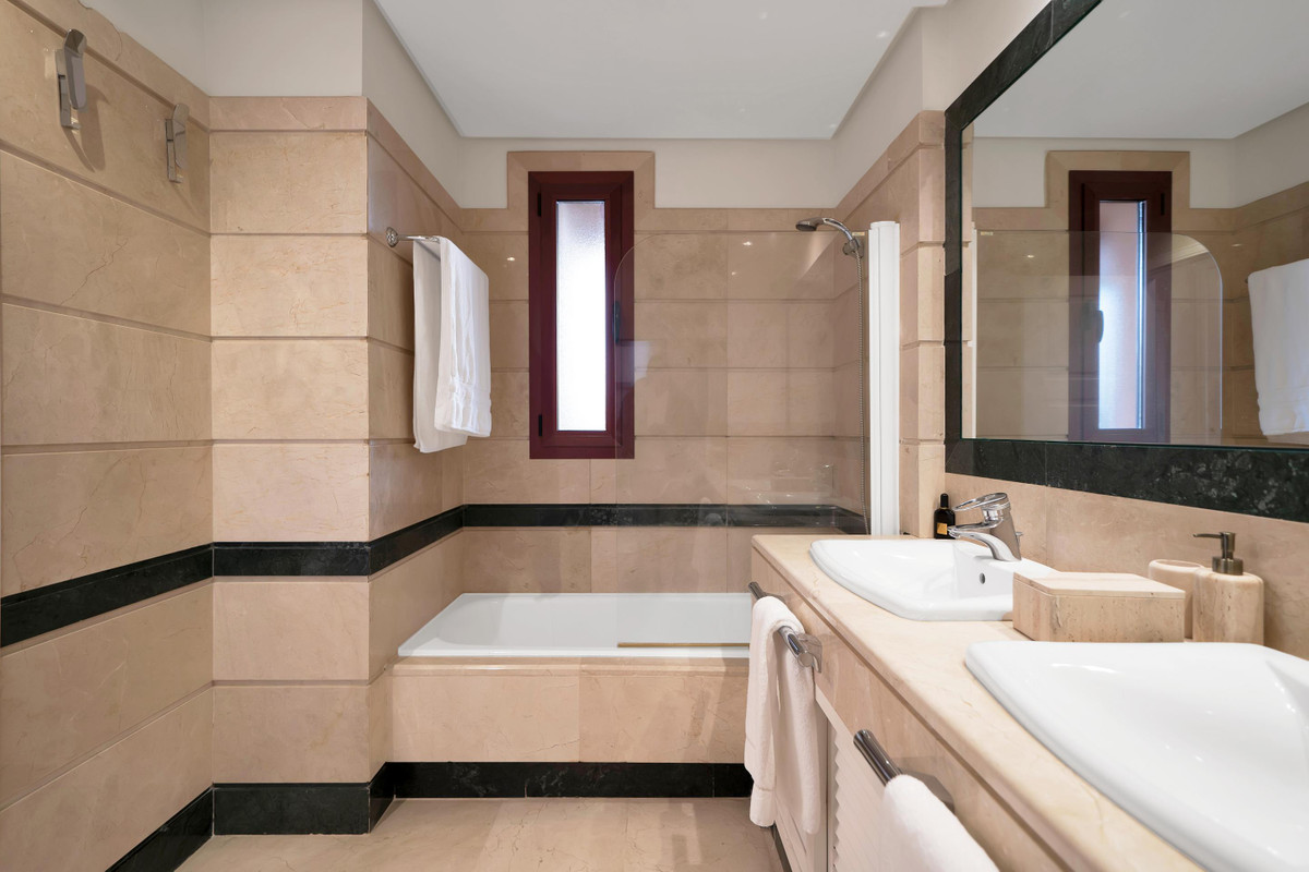 d4a1f18e55bc39159ba9506783226cdf - 33