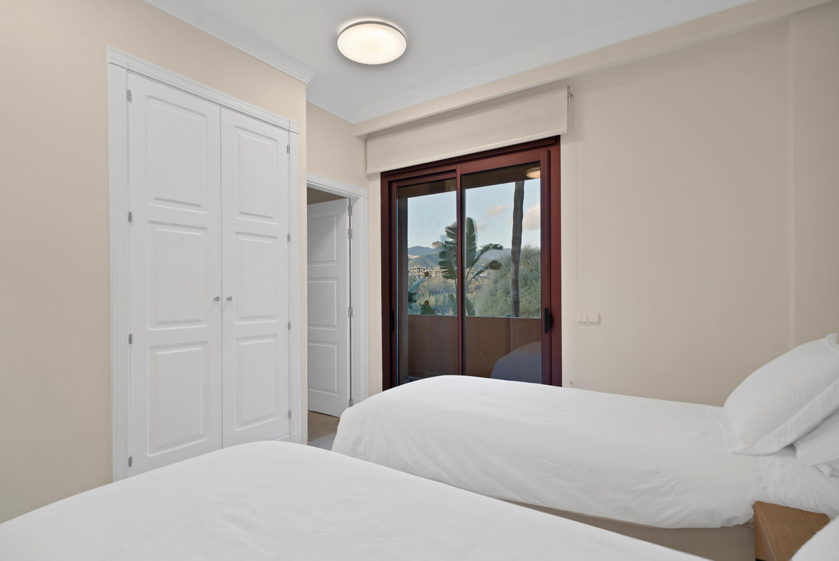 d4a1f18e55bc39159ba9506783226cdf - 37