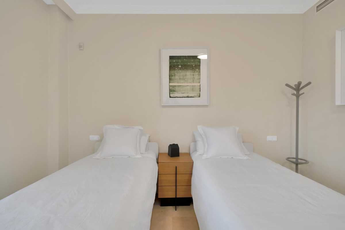 d4a1f18e55bc39159ba9506783226cdf - 39