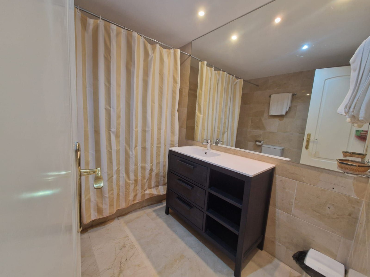 d4b1b14d5ed19b7f76c03090a42259be - 18