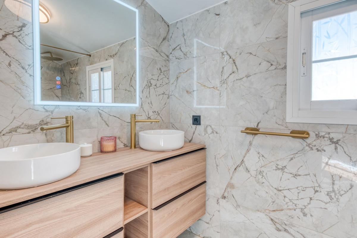 d6219d37c6c98e87f63e1bf8e9b8155c - 23