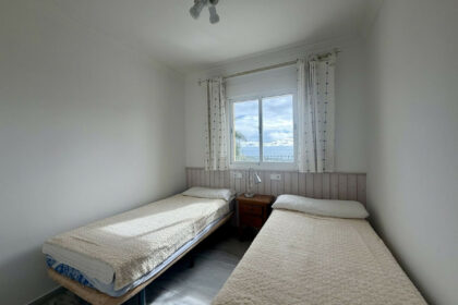 d8ad635be688d5e0ce7fab33821fbea1 - 16