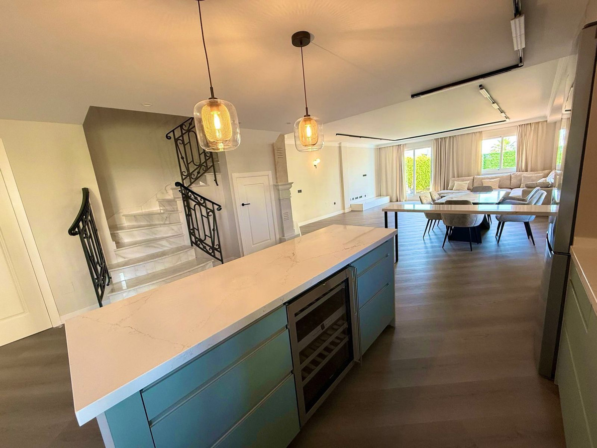 dab58425e7926e35c187f0dde9f2b166 - 5