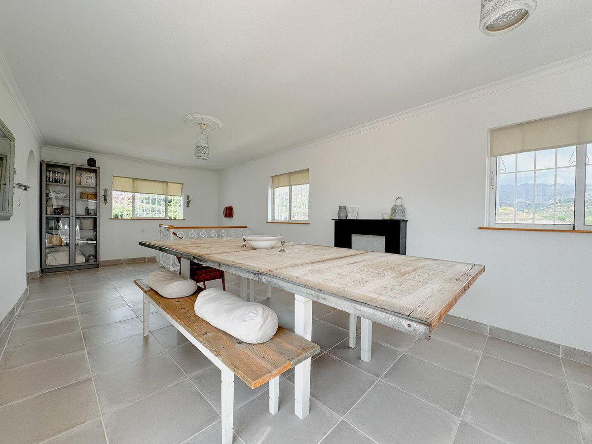 dc6ee3efeb90d1d381b359172e2394d0 - 12