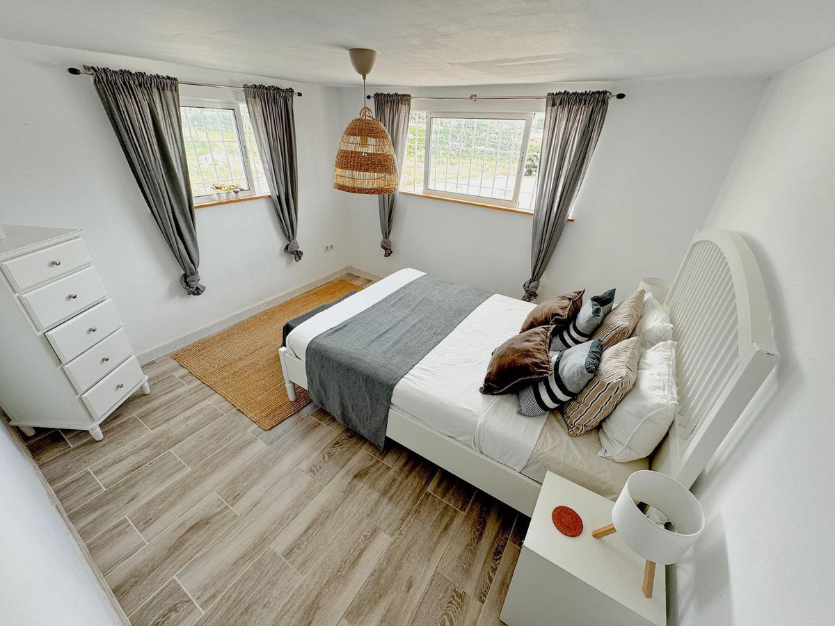 dc6ee3efeb90d1d381b359172e2394d0 - 15