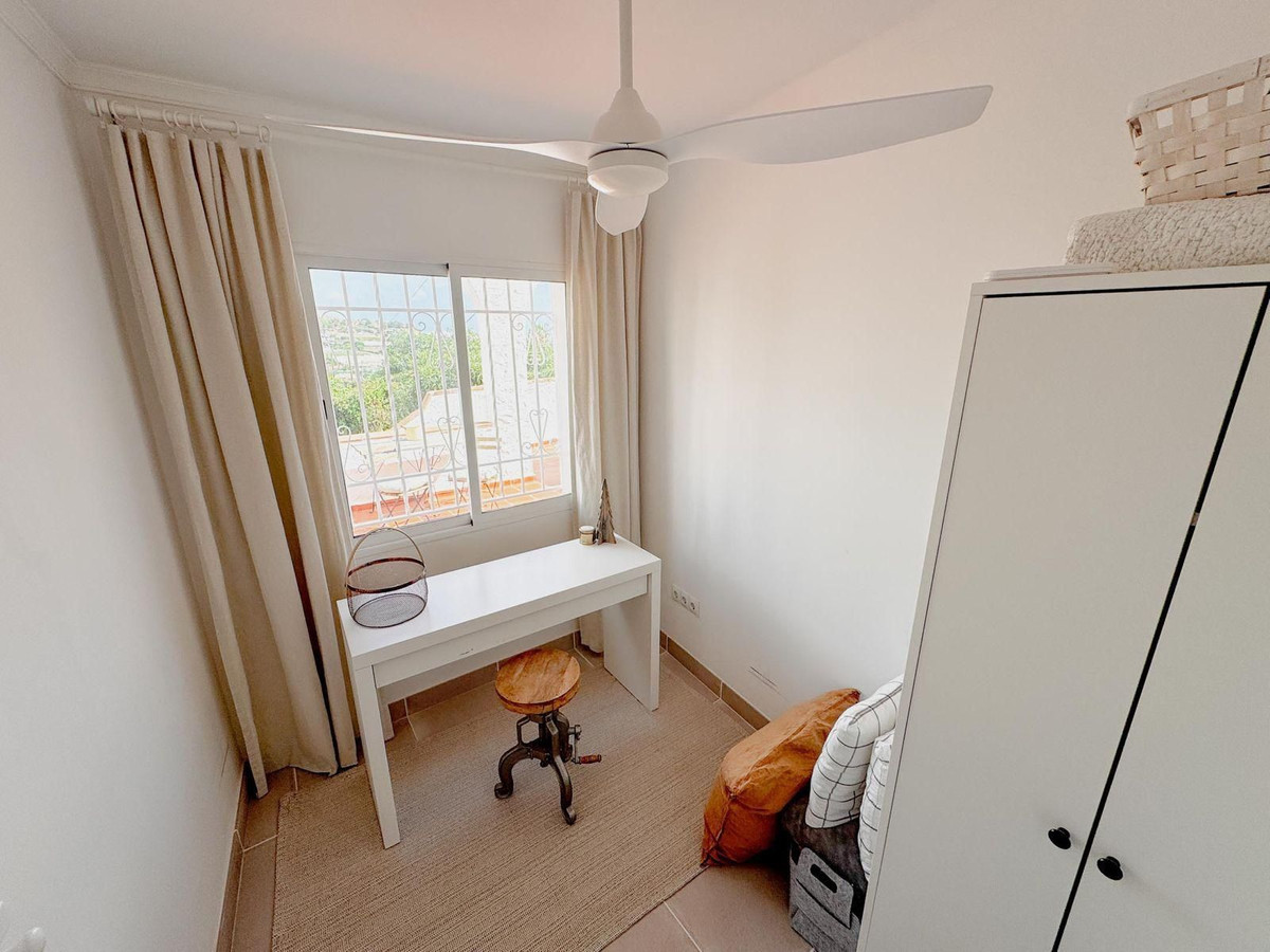 dc6ee3efeb90d1d381b359172e2394d0 - 18