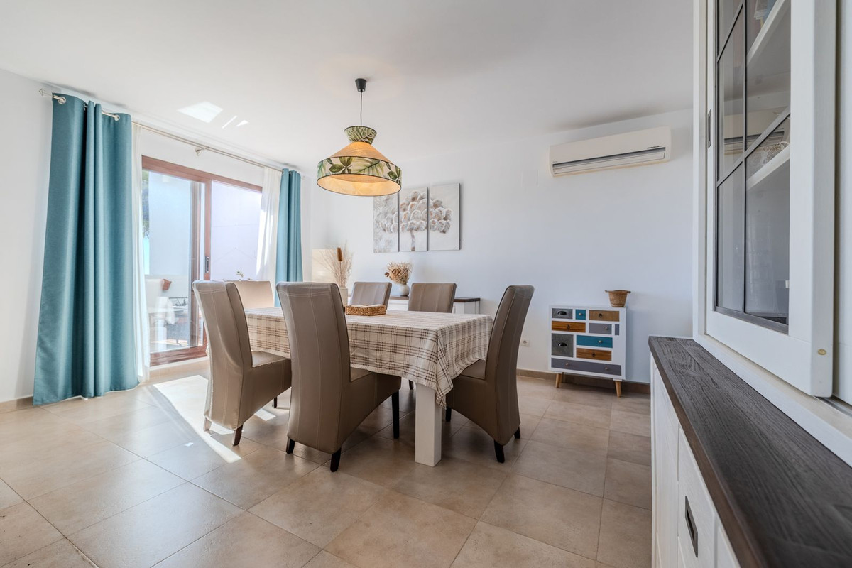 ddbd69dd137cbbbf44aeef2414de3c52 - 12