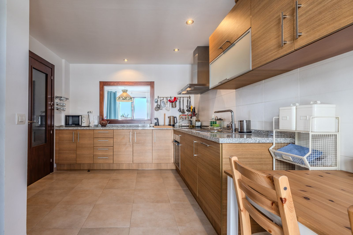 ddbd69dd137cbbbf44aeef2414de3c52 - 16