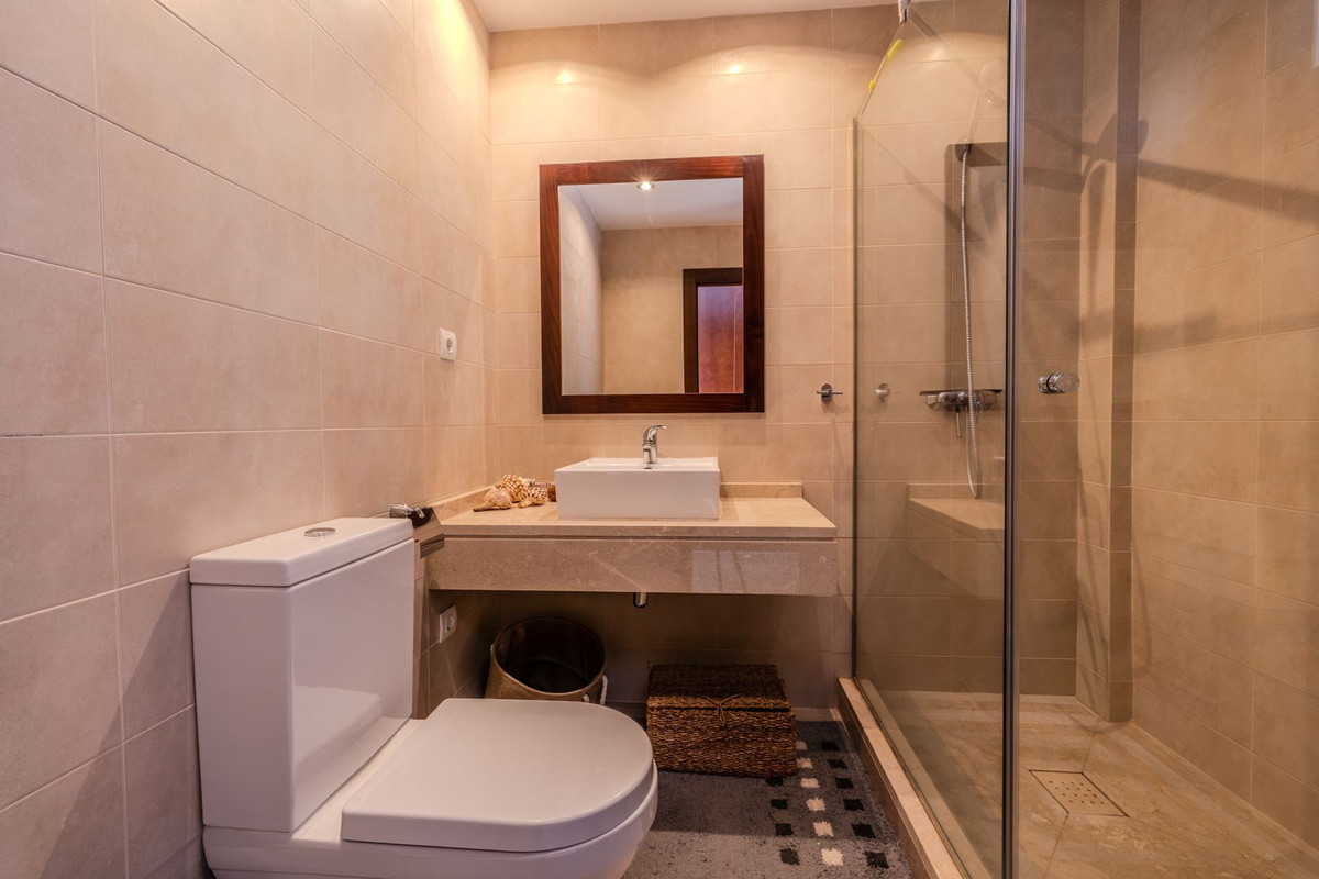 ddbd69dd137cbbbf44aeef2414de3c52 - 20