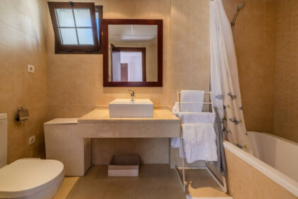 ddbd69dd137cbbbf44aeef2414de3c52 - 23