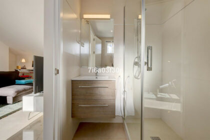 de7f461684b2e00115485439309315b9 - 20