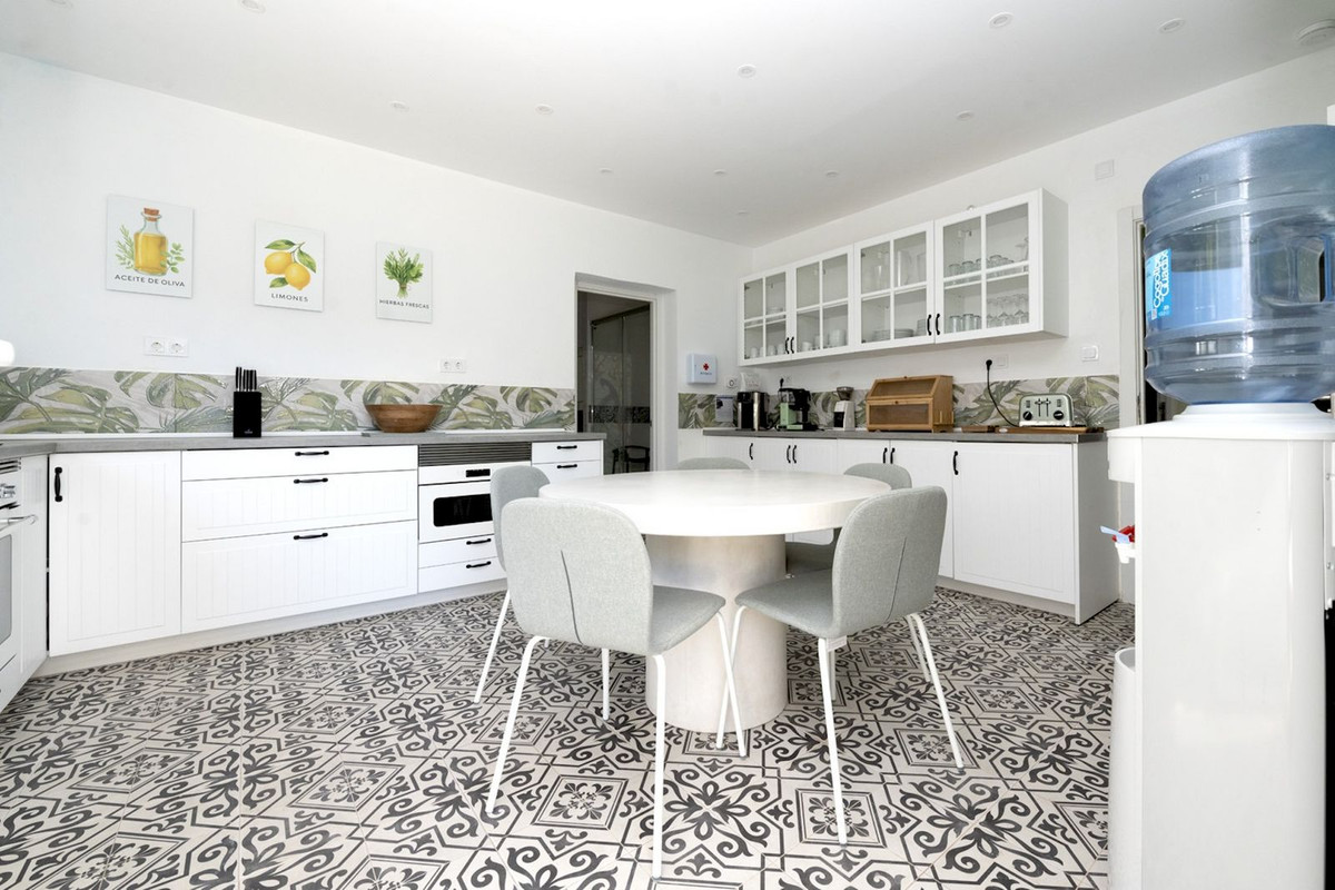 e0f27b4a060f2a2b0e60b376a7de4ae7 - 21