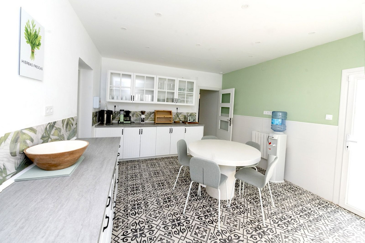 e0f27b4a060f2a2b0e60b376a7de4ae7 - 22