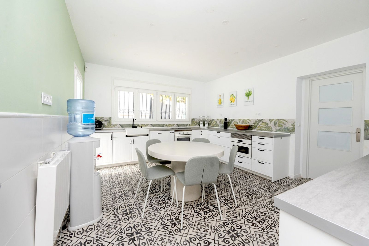 e0f27b4a060f2a2b0e60b376a7de4ae7 - 23