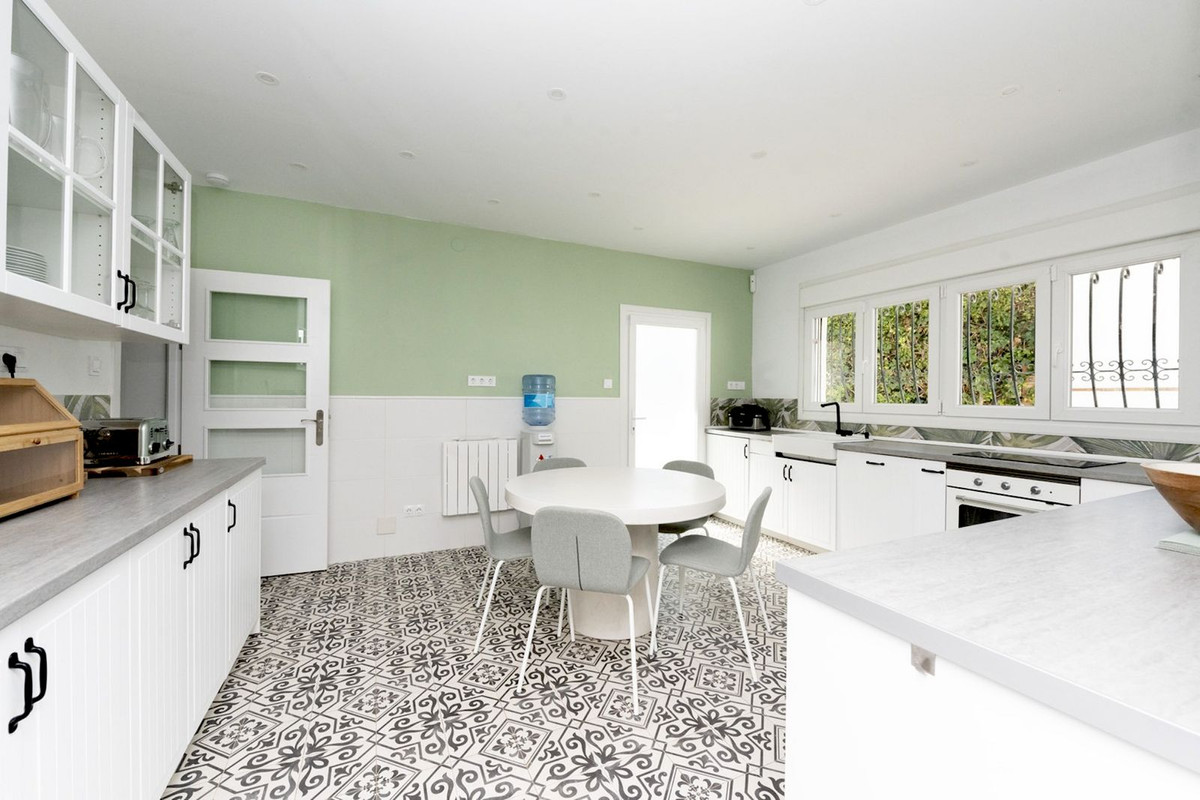 e0f27b4a060f2a2b0e60b376a7de4ae7 - 24