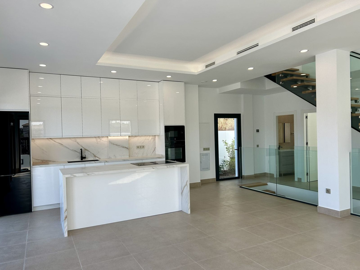 e11afe61ed4ae4e23eba8df8fdaa95d2 - 12