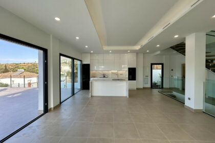 e11afe61ed4ae4e23eba8df8fdaa95d2 - 13