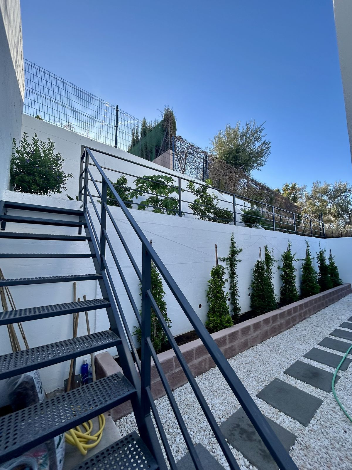 e11afe61ed4ae4e23eba8df8fdaa95d2 - 18