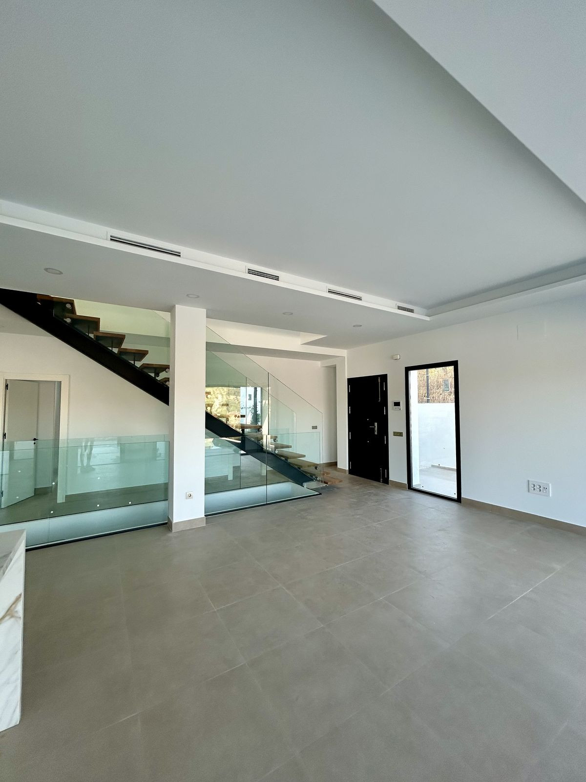 e11afe61ed4ae4e23eba8df8fdaa95d2 - 20