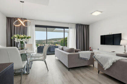 e158bf14efcba3f3bb3fd77f7f8a9e1c - 1