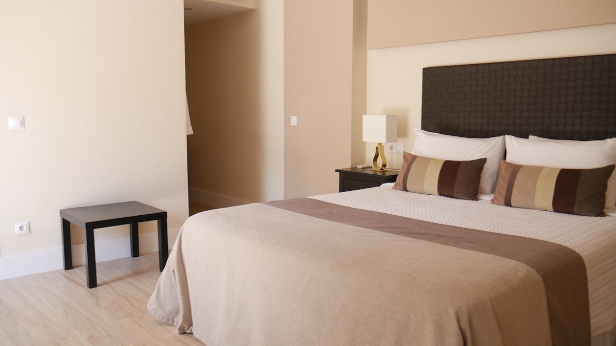 e203c488ce3d49fa9e5a86ee532d4d04 - 15