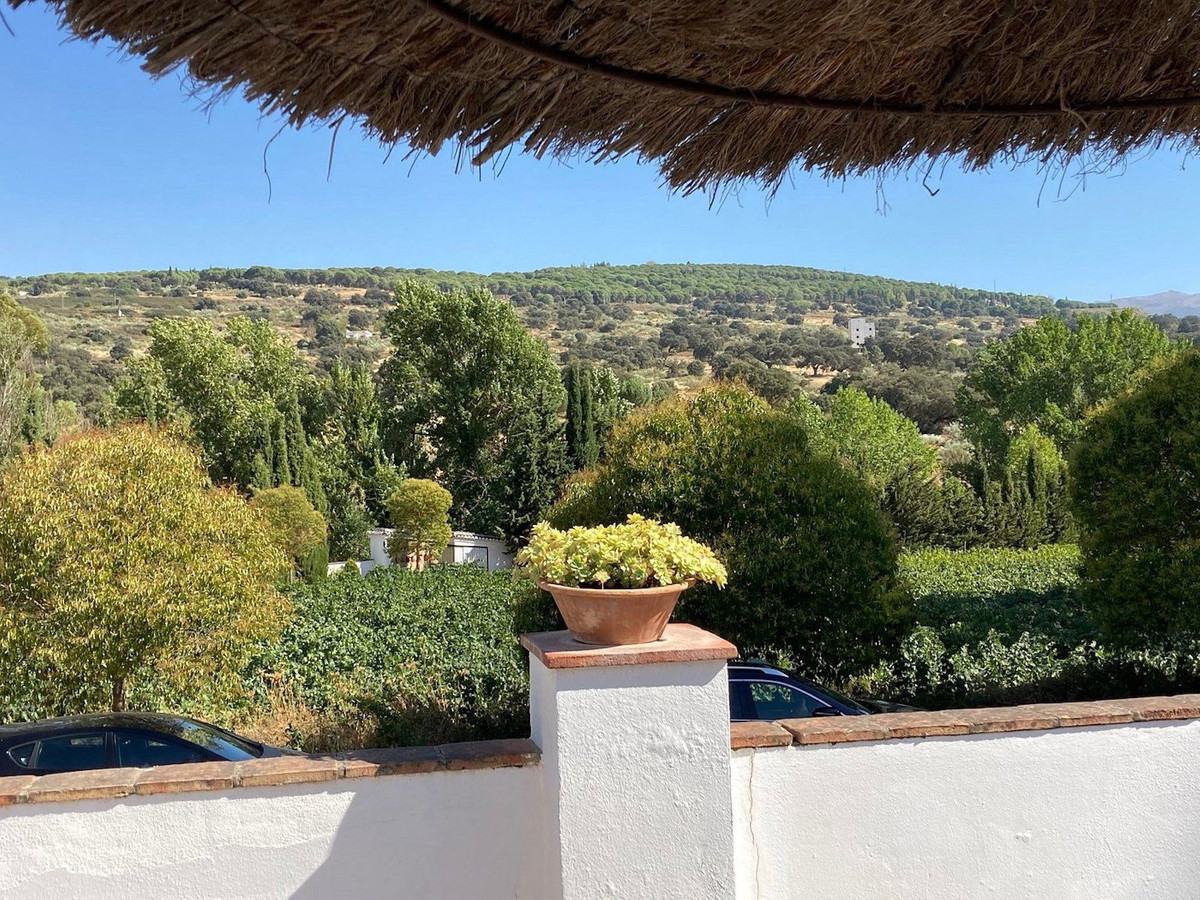 e203c488ce3d49fa9e5a86ee532d4d04 - 23