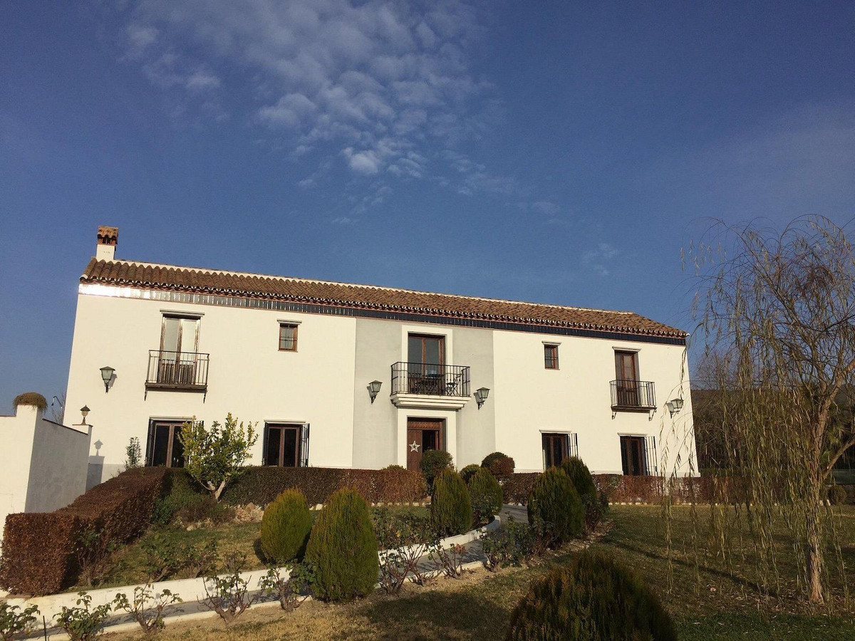 e203c488ce3d49fa9e5a86ee532d4d04 - 28