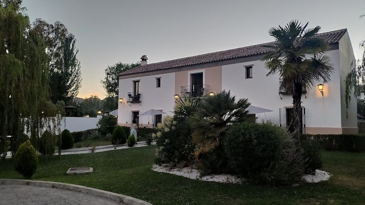 e203c488ce3d49fa9e5a86ee532d4d04 - 34