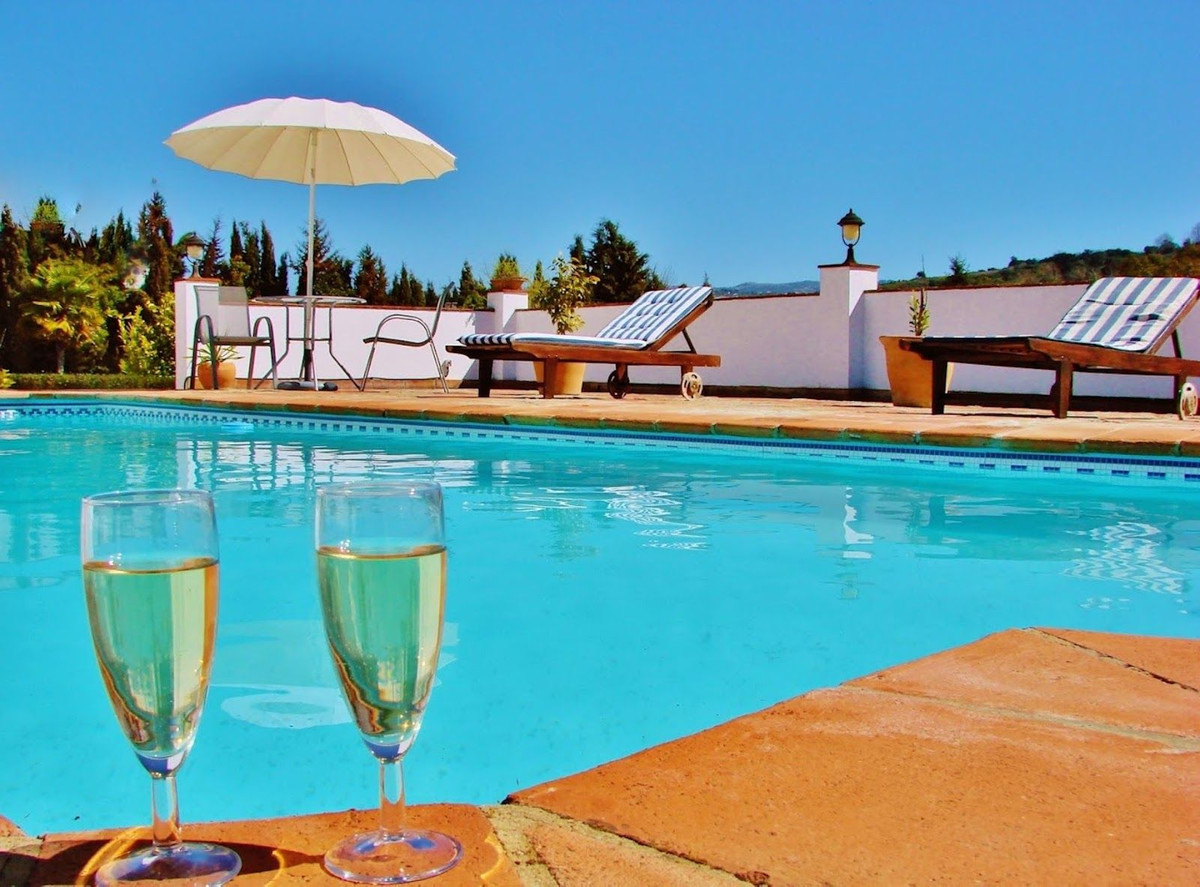 e203c488ce3d49fa9e5a86ee532d4d04 - 44