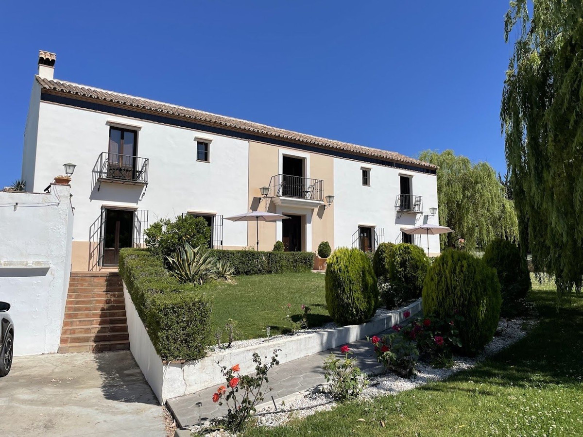 e203c488ce3d49fa9e5a86ee532d4d04 - 46