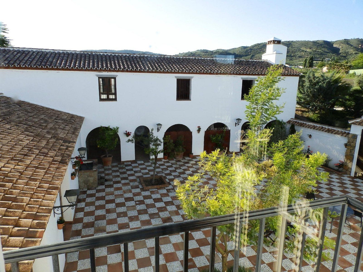 e203c488ce3d49fa9e5a86ee532d4d04 - 7