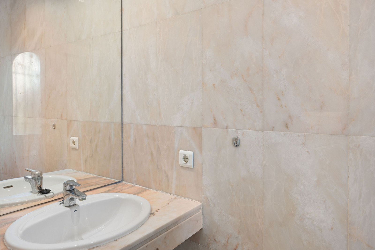 e2ece576f1654fd29060e05cbef23099 - 13