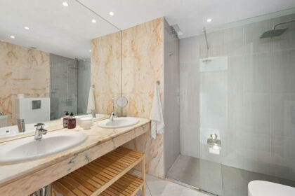 e2ece576f1654fd29060e05cbef23099 - 15